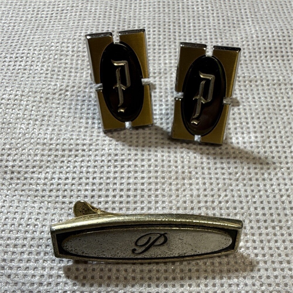 Hickok Signed Gold Tone Black Enamel Initial P Rectangle Bullet Back Cufflinks